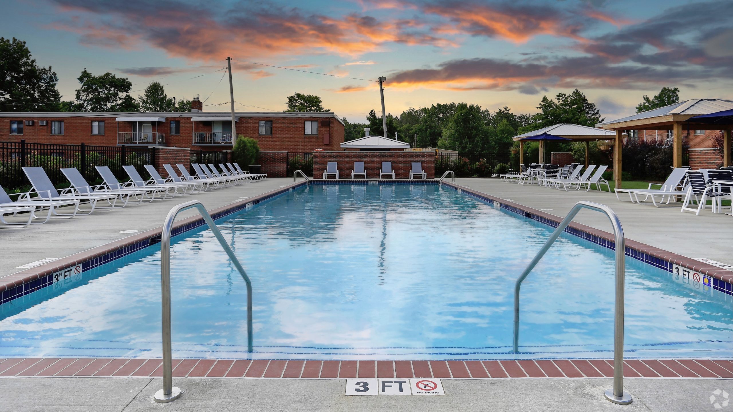 Colony Club – Pool Sunset group-home-investment-colony-club-pool